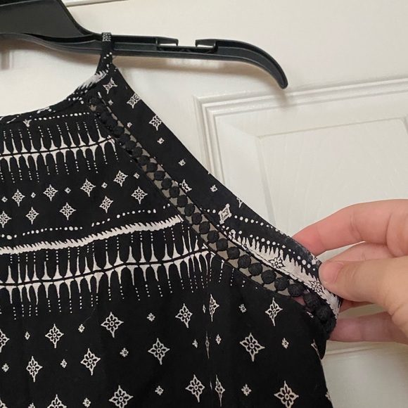 Mudd Flowy Black and White Patterned Halter top tank - Picture 2 of 4